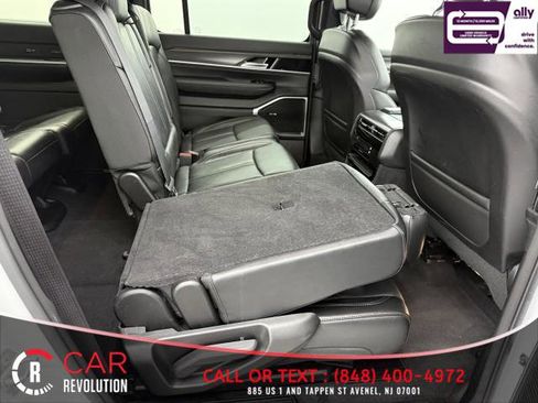 Used 2023 Jeep Wagoneer L Series II image 61