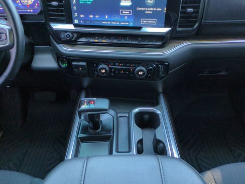 Used 2024 Chevrolet Silverado 1500 LT AWD/4WD image 19