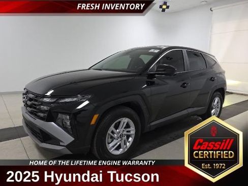 Used 2025 Hyundai Tucson SE FWD image 1