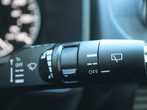 Used 2023 Nissan Rogue S image 32