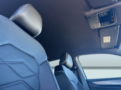 Used 2025 Volkswagen Atlas Cross Sport SE image 26