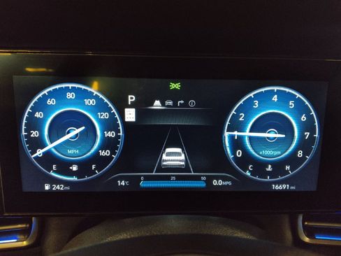 Used 2025 Hyundai Elantra SEL image 23