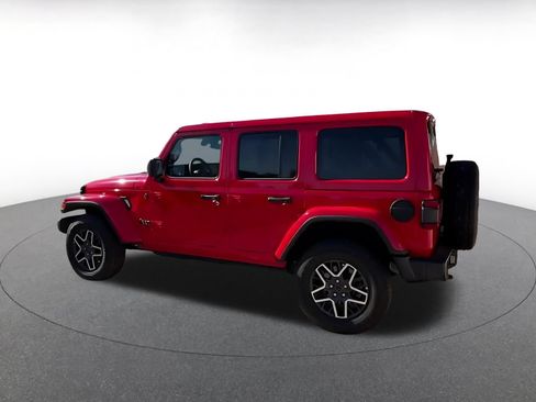 Used 2025 Jeep Wrangler Unlimited Sahara AWD/4WD image 7