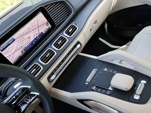 New 2026 Mercedes-Benz GLS 450 4MATIC image 19