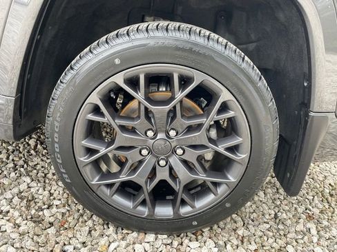 Used 2024 Jeep Grand Cherokee L Summit AWD/4WD image 19
