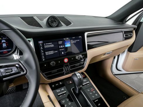 New 2026 Porsche Macan AWD image 13