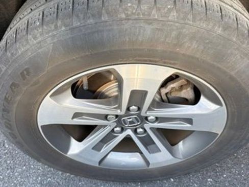Used 2024 Honda Pilot EX-L image 11