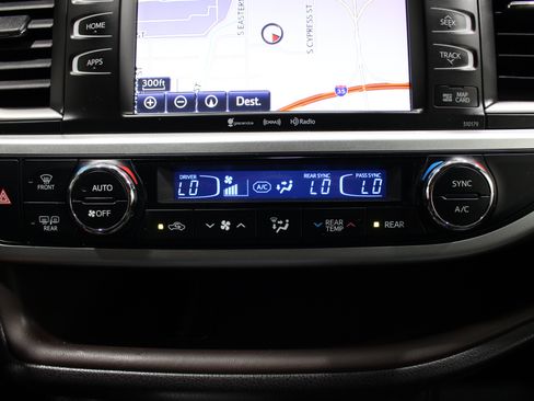Used 2018 Toyota Highlander XLE w/ Protection Package #3 AWD/4WD image 17