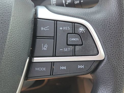 Used 2023 Toyota Highlander L FWD image 15