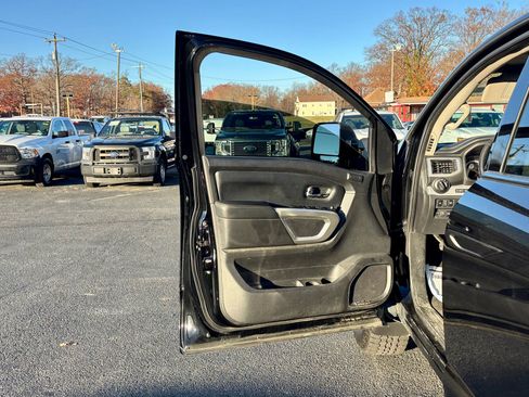 Used 2018 Nissan Titan PRO-4X w/ Pro-4x Convenience Package image 13