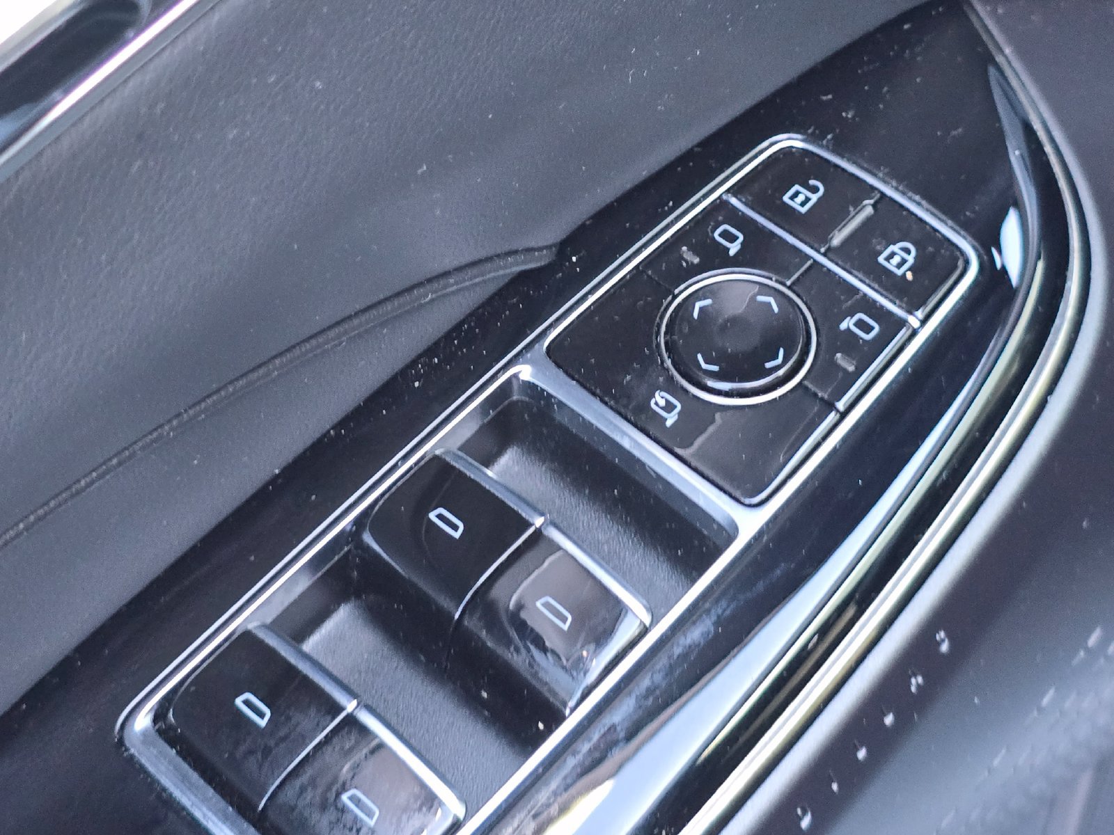 Certified 2025 Cadillac Lyriq Luxury w/ LPO, Floor Liner Package AWD/4WD image 26