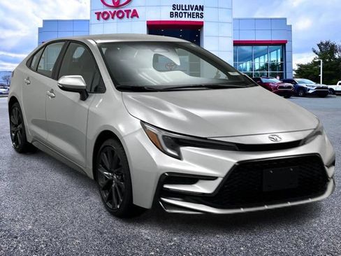 Used 2024 Toyota Corolla SE FWD image 3