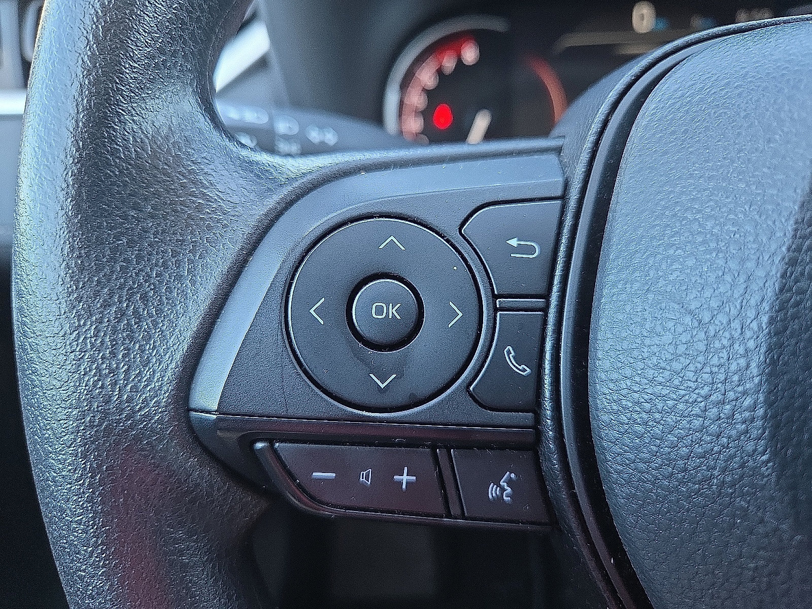 Used 2025 Toyota RAV4 XLE FWD image 19