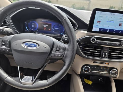 Used 2020 Ford Escape Titanium image 19