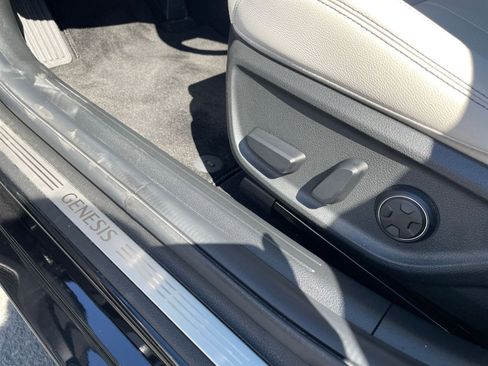 Used 2025 Genesis G70 2.5T image 23