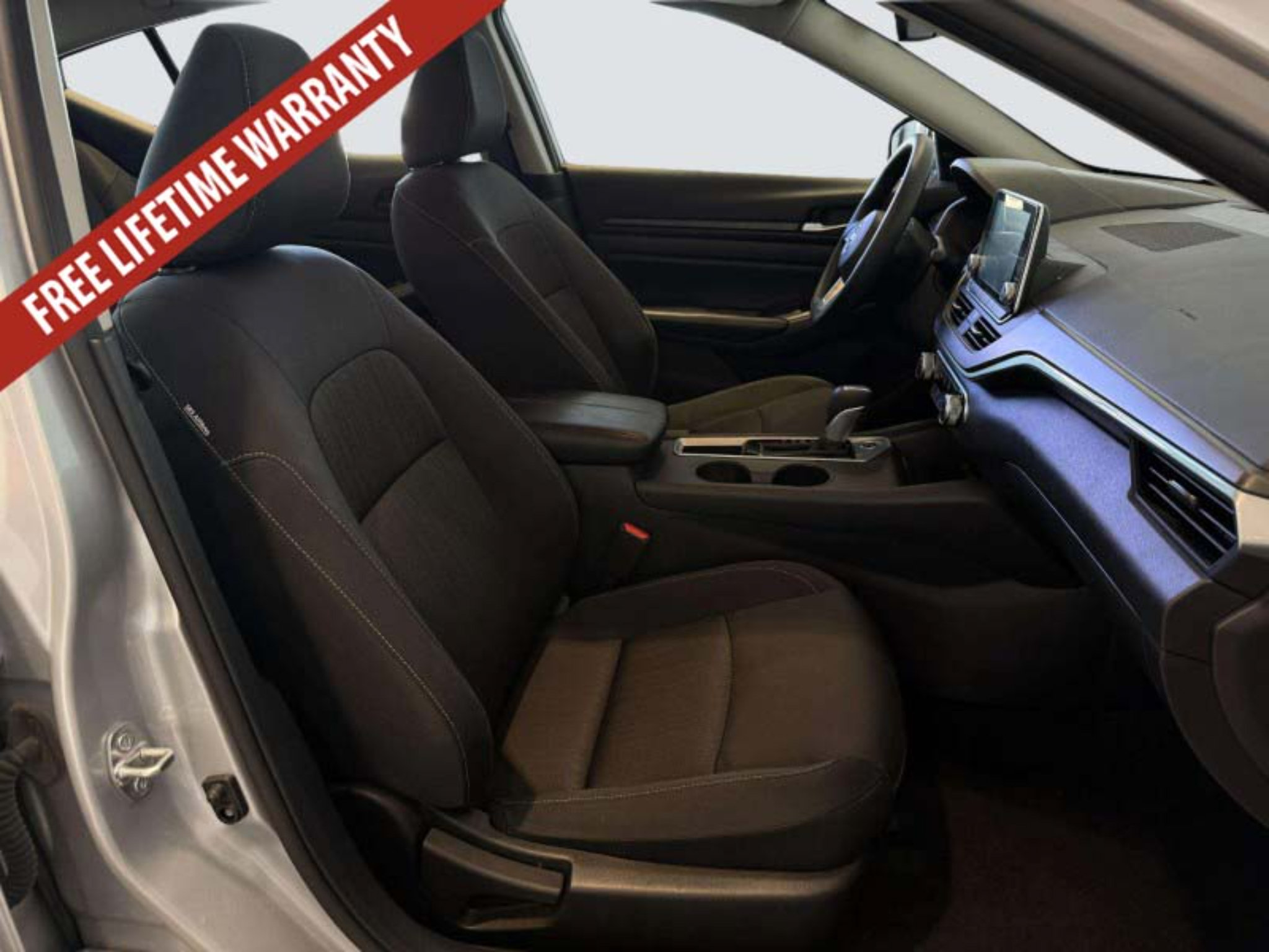 Used 2025 Nissan Altima 2.5 SV FWD image 31