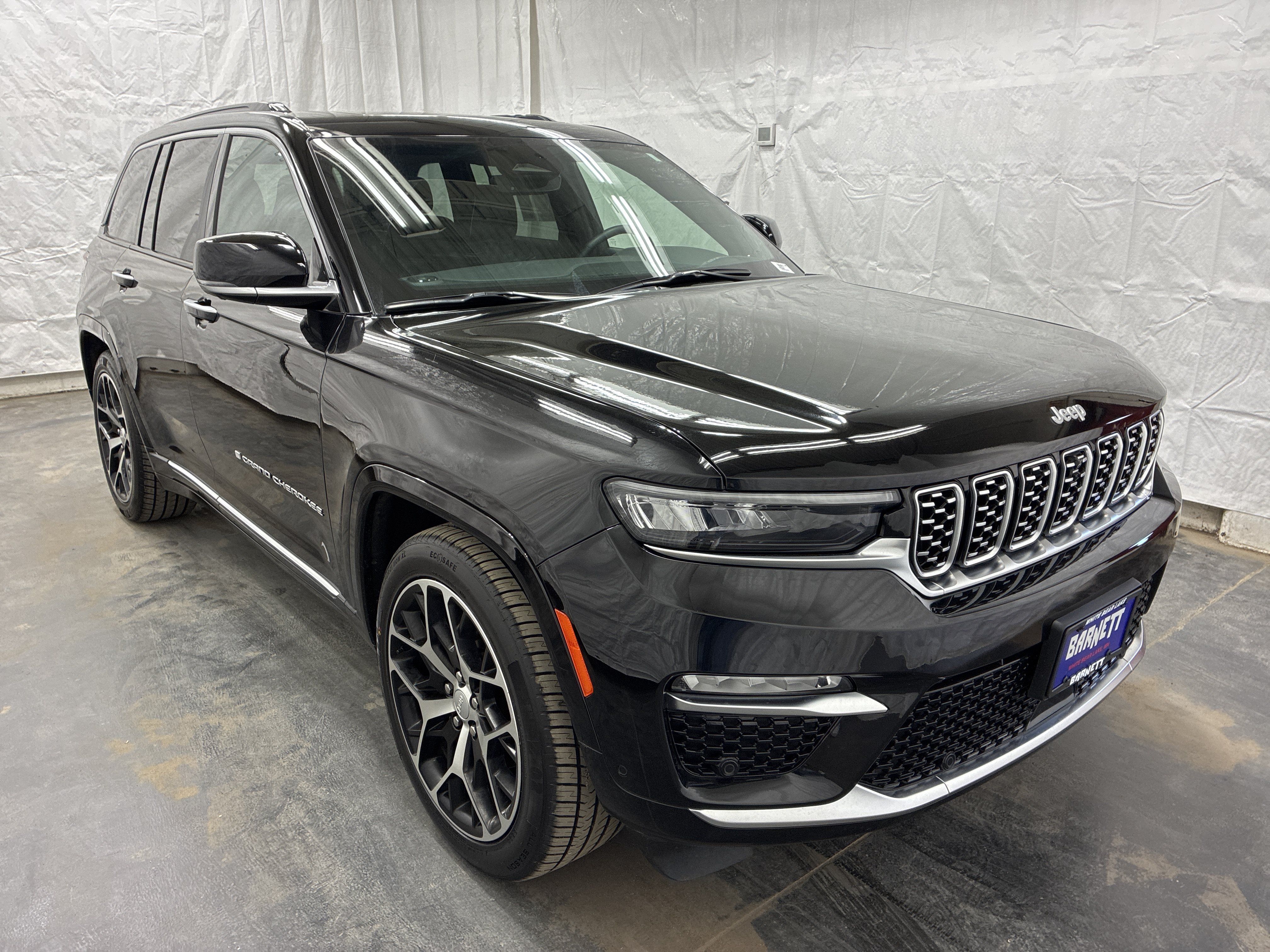 Certified 2024 Jeep Grand Cherokee Summit AWD/4WD image 4