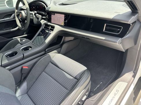 Used 2025 Porsche Taycan 4S AWD/4WD image 19