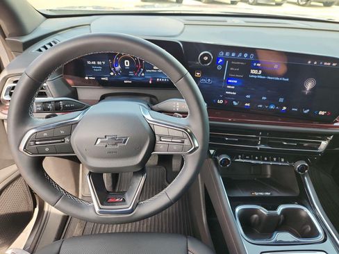 Used 2026 Chevrolet Traverse Z71 w/ Driver Confidence Package AWD/4WD image 11