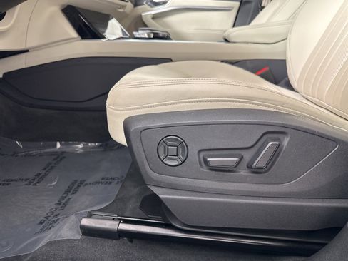 Used 2024 Audi Q8 e-tron Premium Plus w/ Premium Plus Package image 10