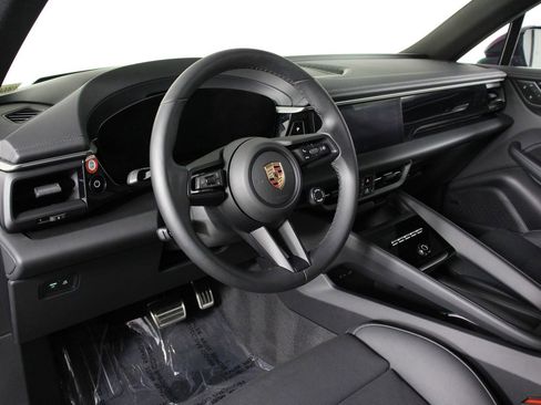 Certified 2025 Porsche Macan 4S Electric image 4