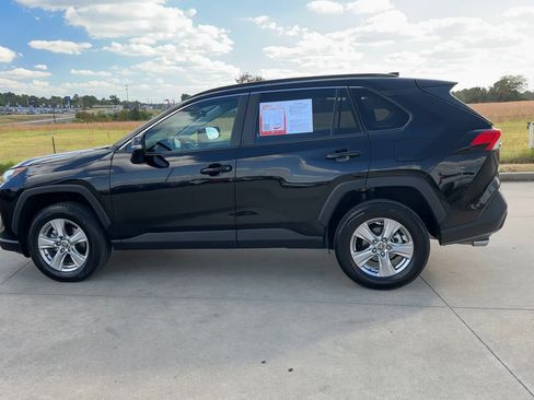 Used 2022 Toyota RAV4 XLE image 5