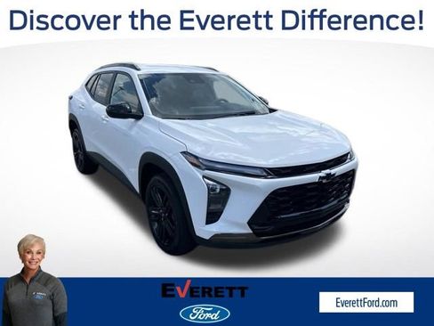 Used 2025 Chevrolet Trax ACTIV w/ Driver Confidence Package FWD image 1