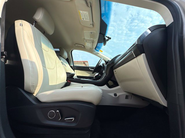 Used 2018 Ford Edge Titanium w/ Technology Package AWD/4WD image 13