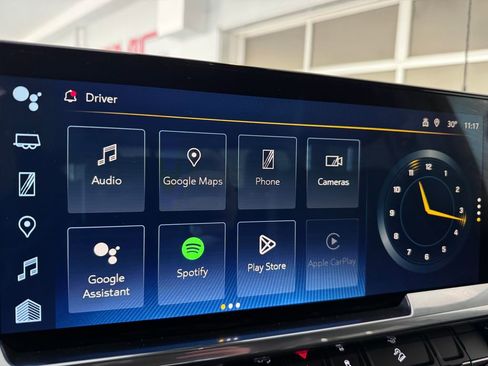 Used 2024 Chevrolet Silverado 2500 LTZ w/ LTZ Convenience Package image 19