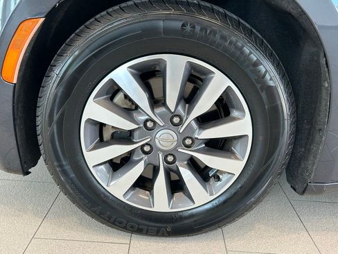 Used 2020 Chrysler Pacifica Touring-L Plus FWD image 29
