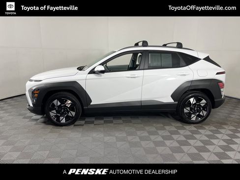 Used 2025 Hyundai Kona SEL image 2