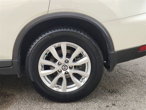 Used 2019 Nissan Rogue SV image 31