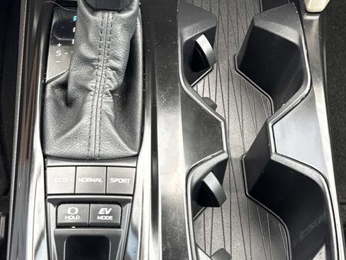 Used 2025 Toyota Camry LE w/ Convenience Package image 27