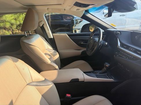 Used 2020 Lexus ES 350 w/ Premium Package FWD image 3