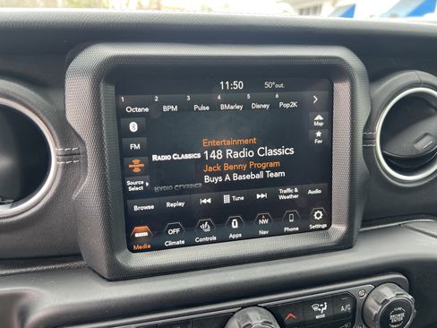Used 2023 Jeep Wrangler Sahara w/ Cold Weather Group AWD/4WD image 18