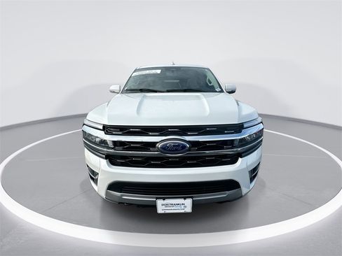 Used 2023 Ford Expedition Limited image 3