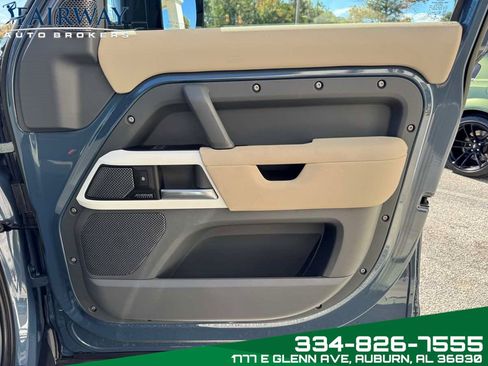Used 2023 Land Rover Defender 110 SE image 31