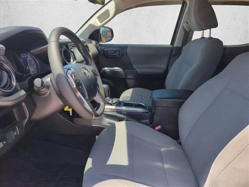 Used 2019 Toyota Tacoma SR5 RWD image 13