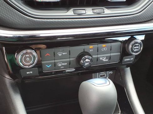 New 2026 Jeep Compass Latitude AWD/4WD image 32