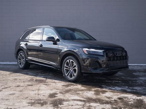 Used 2025 Audi Q7 2.0T Premium w/ Convenience Plus Package image 9