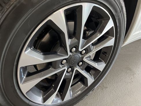 Used 2025 Jeep Grand Cherokee L Overland w/ Luxury Tech Group IV image 13