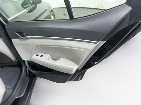 Used 2017 Hyundai Elantra Limited w/ Limited Tech Package 04 image 30