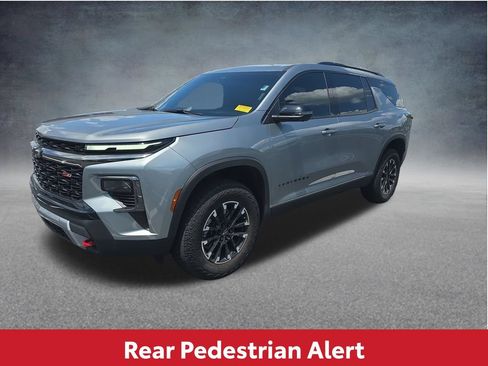 Used 2025 Chevrolet Traverse Z71 w/ Driver Confidence Package AWD/4WD image 13