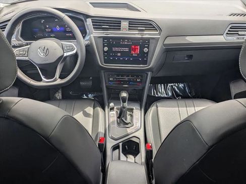 Used 2023 Volkswagen Tiguan SE FWD image 16