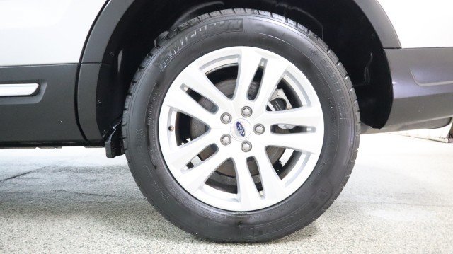Used 2018 Ford Explorer XLT w/ Equipment Group 201A AWD/4WD image 22