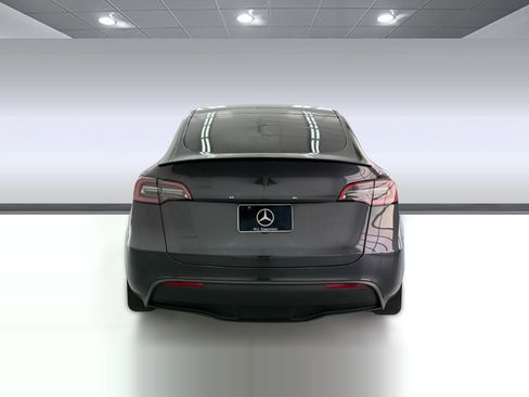 Used 2024 Tesla Model Y 2WD image 9
