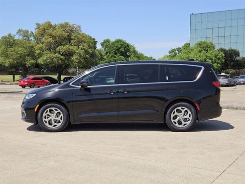 New 2024 Chrysler Pacifica Limited w/ Uconnect Theater Family Group image 3