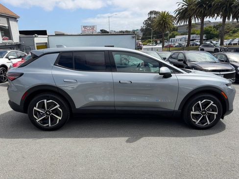 Used 2025 Chevrolet Equinox EV LT FWD image 4