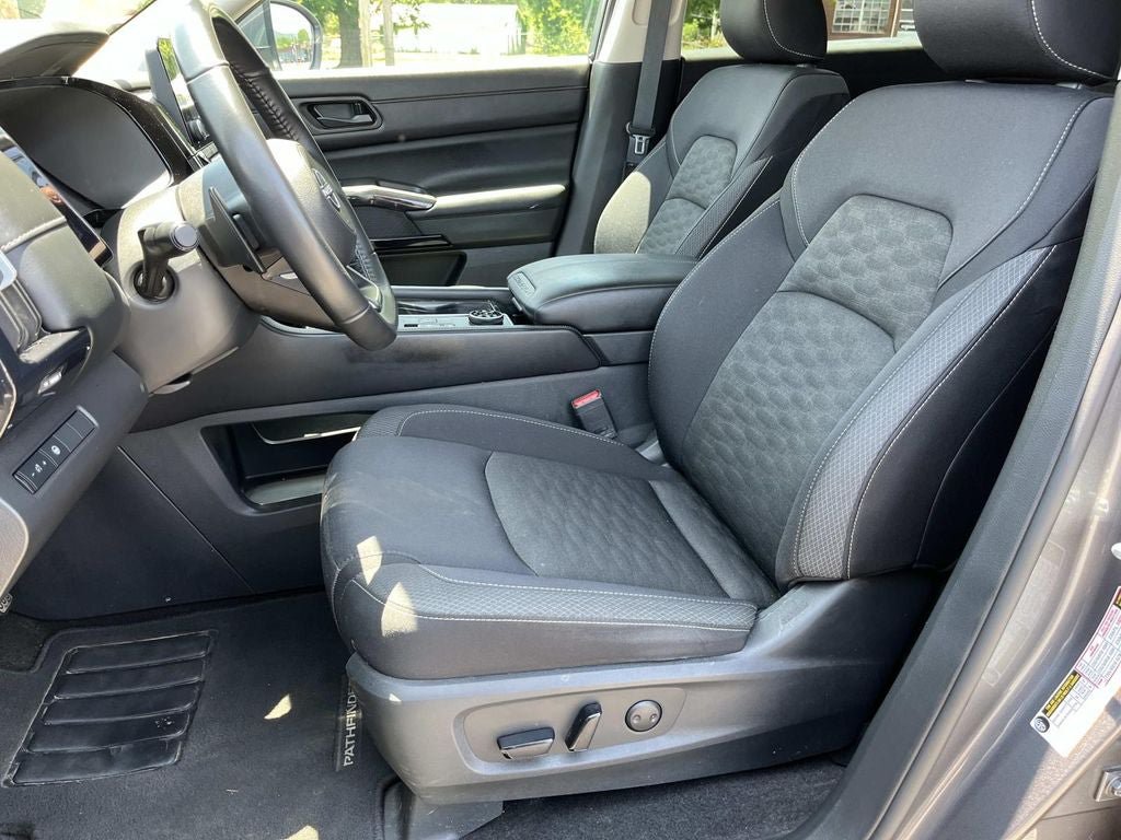 Used 2024 Nissan Pathfinder SV AWD/4WD image 30