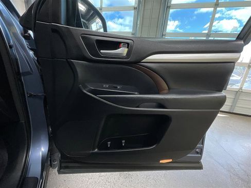 Used 2015 Toyota Highlander XLE image 27